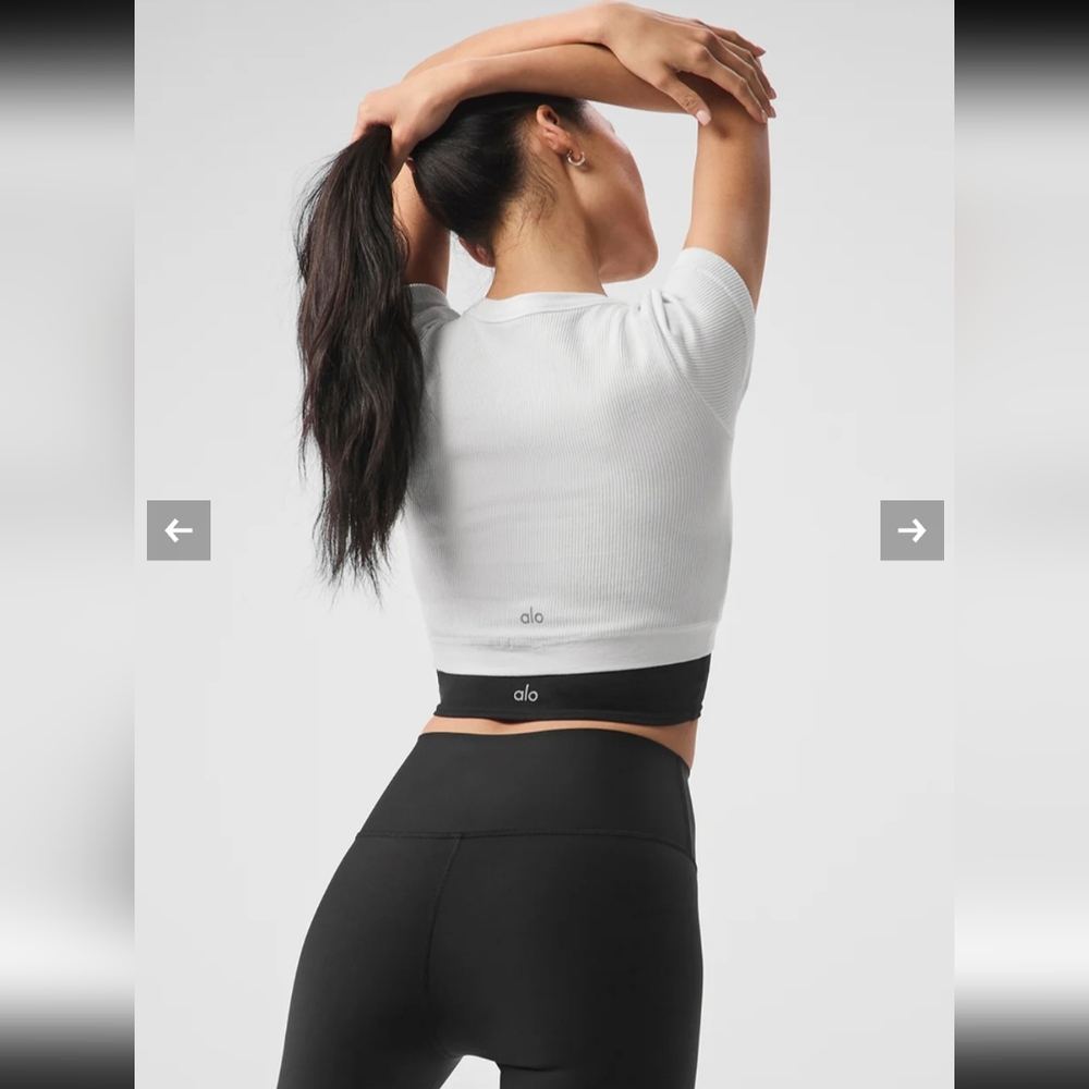 NWOT ALO YOGA SEAMLESS RIBBED CROPPED SHORT SLEEVE SERENE TOP ;SZ : LARGE - Picture 2 of 10